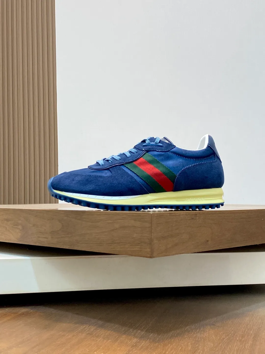 Men's shoes 💰660 [Gucci] Gucci - high-end quality original order 👩🏻‍❤️‍👨🏻 couple wear 🔍🔍🔍 casual sports shoes - upper: 🔝 suede calfskin, shoe body brand totem cloth. brand webbing, tongue. heel. air pressure brand logo - lining: water-dyed sheepskin -Outsole: ultra-light TPU foam·TR rubber; two-color molded outsole -Ultra-high quality control·fine workmanship: highlighted (high-end·exquisite·class) -Size: same style for men and women 36-44 (female 35, 40, male 45, 46 can be customized)·